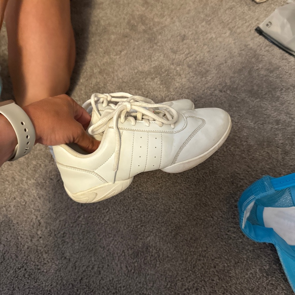 Cheer, white shoes,